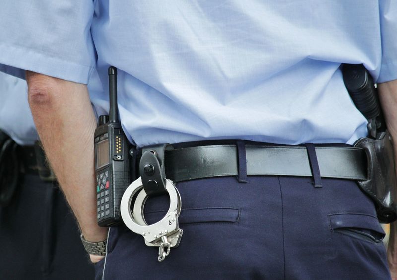 Diese Polizisten helfen einem ganz besonderen Paar