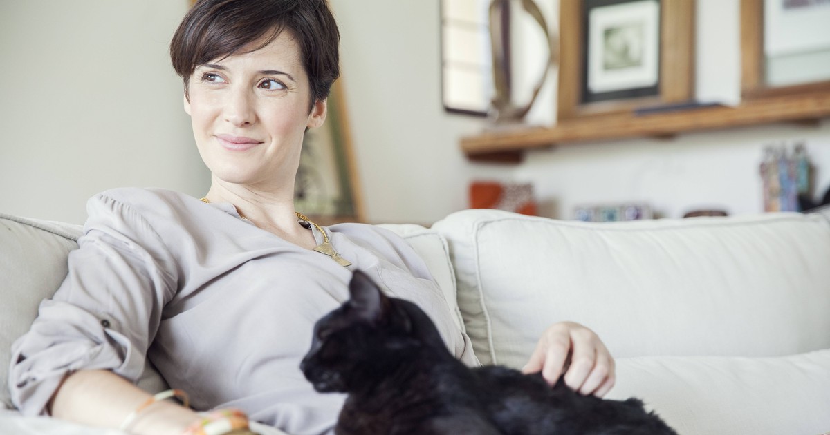 Frau hilft schwangerer Katze - diese bedankt sich
