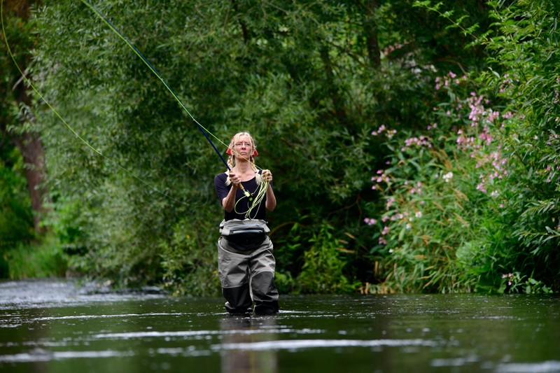 Angler*innen sollten immer darauf achten, die Natur sauber zu hinterlassen.
